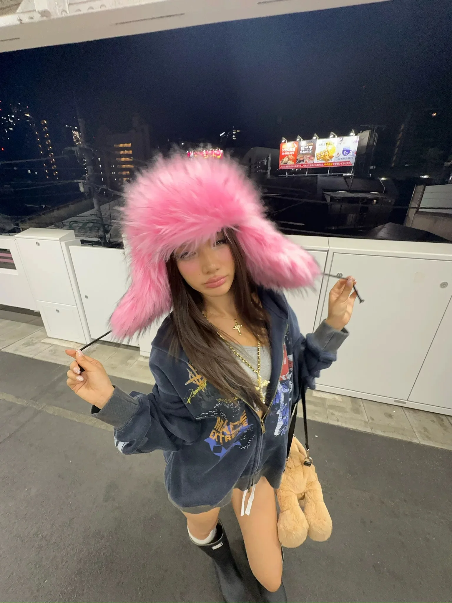 Mode Flauschige Beliebte Russische Weibliche Runde Kappe Faux Pelz Hüte Winter Hüte Für Frauen Faux Waschbären Pelz Mützen Faux Fox Bomber Hut – Detail 5