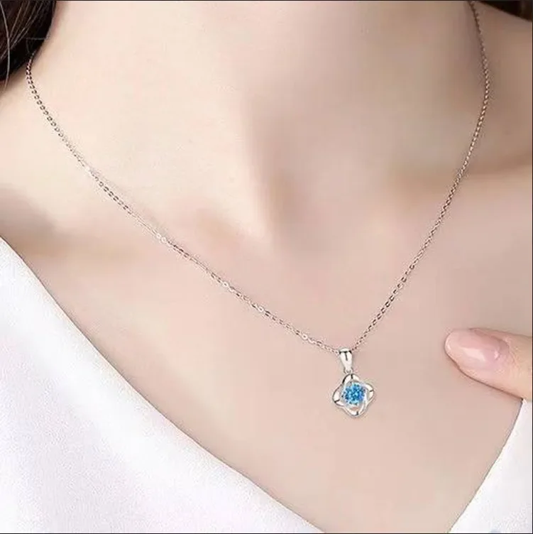 Elegant Four Leaf Clover Necklace Gift for Girlfriend – Foshkan.com