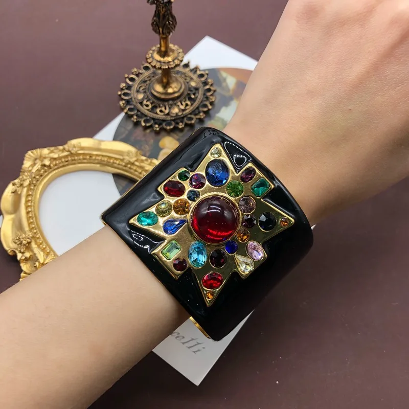 

New Middle Western Heavy Industry Black Enamel Glaze Ruby Female Spring Opening Inlaid Bracelet Women