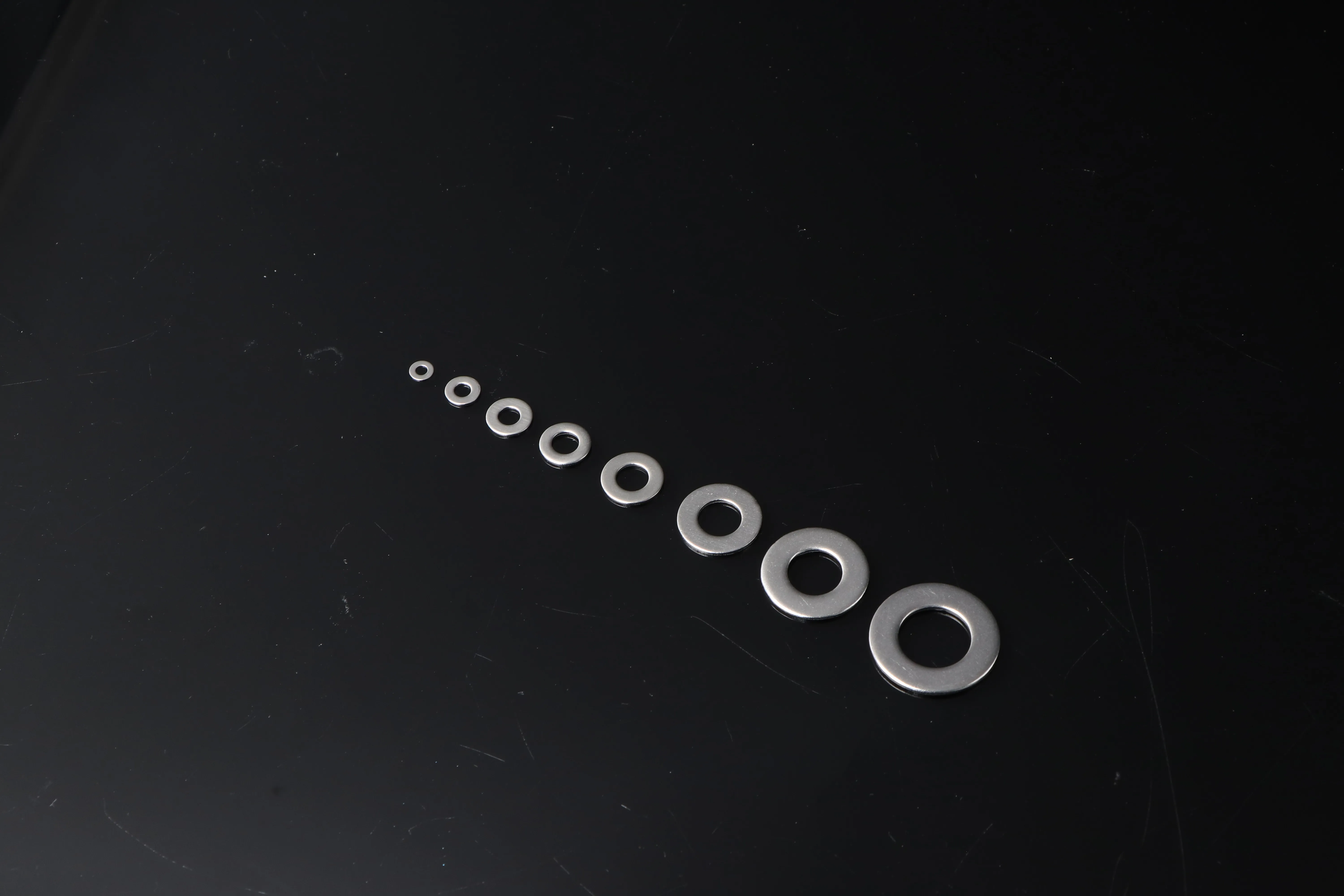 مجموعة من 1010 قطعة غسالات متنوعة من الفولاذ المقا...