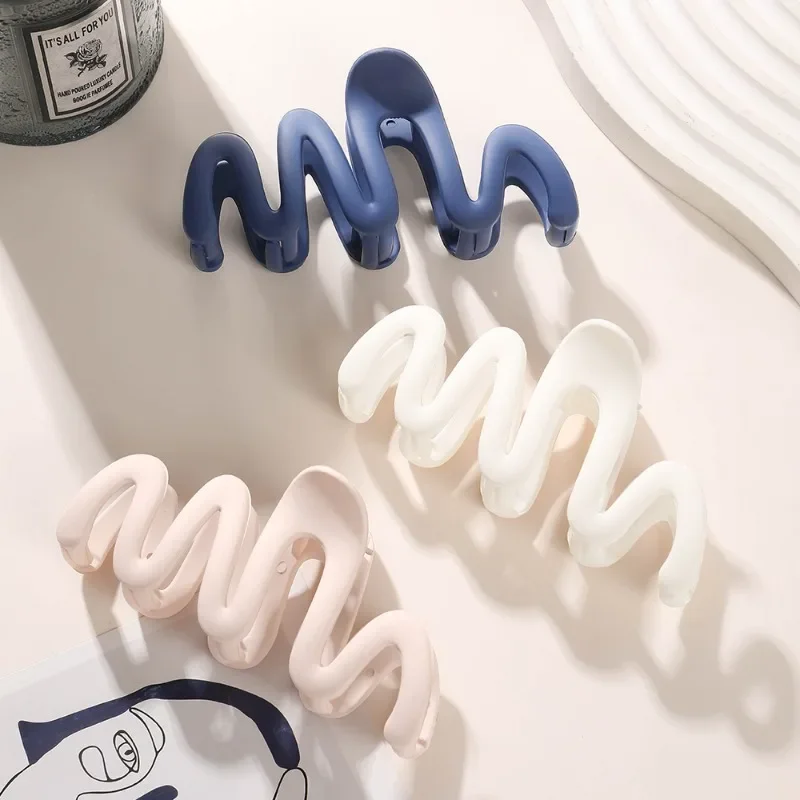 20 Farben Candy Matte Geometrische Welle Große Vergaser Klaue Clips für Frauen Dicke Haar Zubehör Mädchen Elegante Fang Klemme Kopfbedeckung – Detail 5