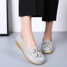 

Women's Shoes Four Seasons Flat Shoes Large Size 35-44 Leather Tassel Peas Shoes Mother Shoes Casual Platform Sneakers Running