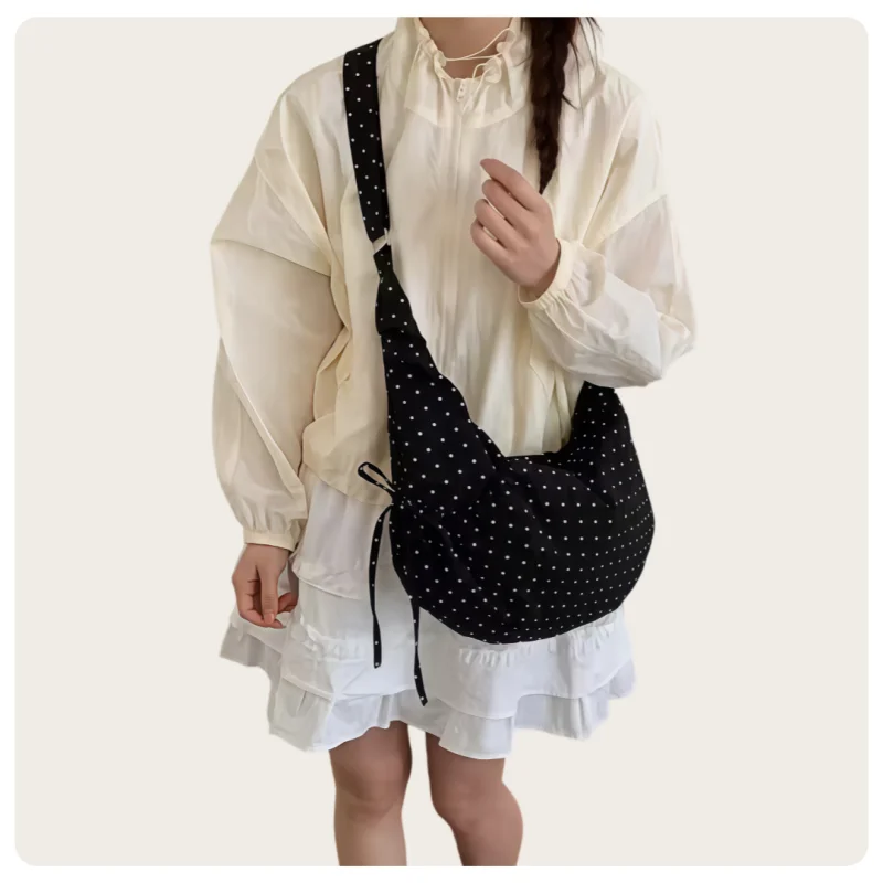 Borsa a Spalla Hobo da Donna in Stile Coreano, Bianca, Nera e Rossa a Pois, con Tracolla Regolabile in Nylon, Design con Coulisse, Leggera e di Grande Capacità - immagine 6