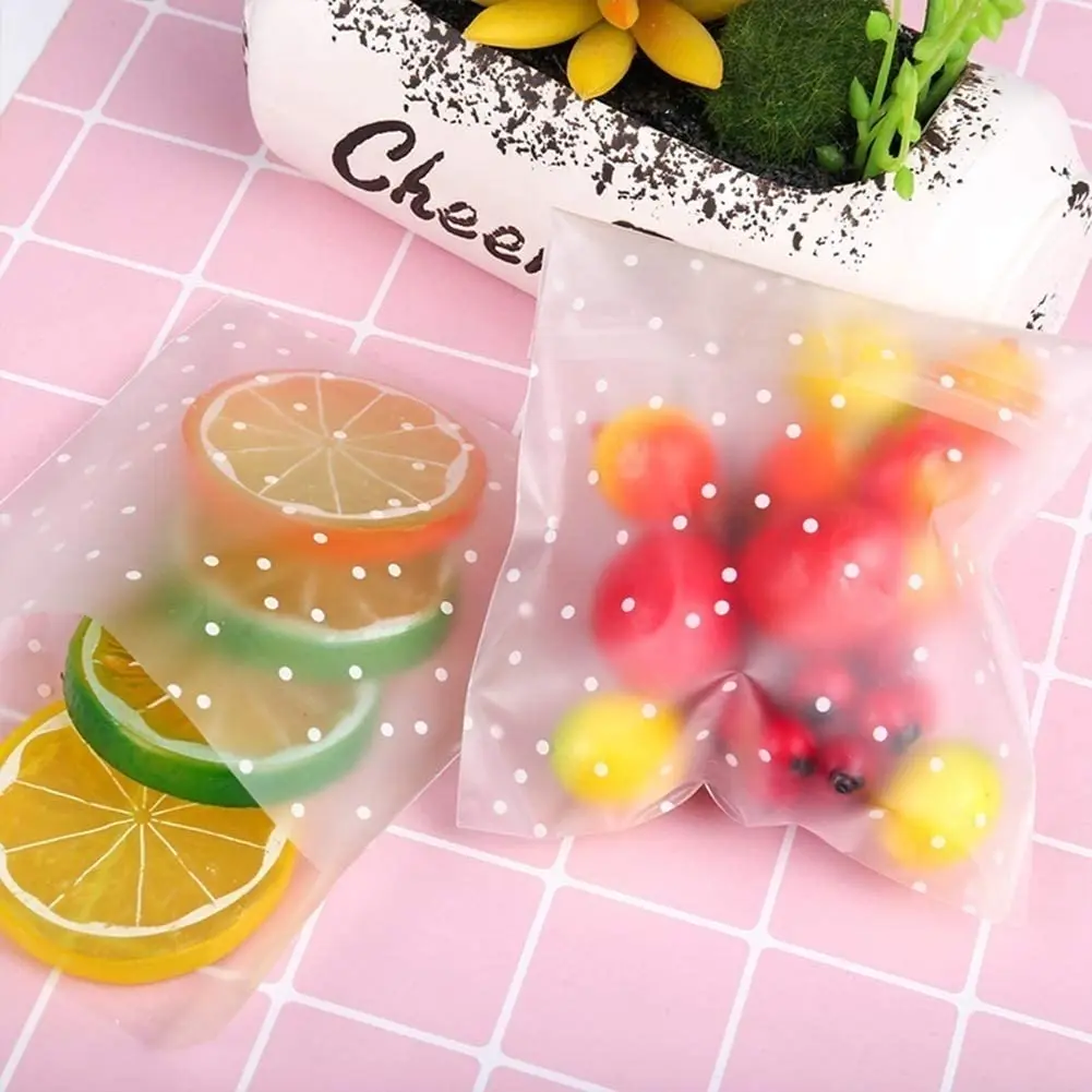 100 stücke transparente Zellophan-Bonbon tüten aus Kunststoff selbst klebende weiße Tupfen-Bonbon-Keks-Geschenkt üten für die Hochzeits geburtstags feier – Detail 8