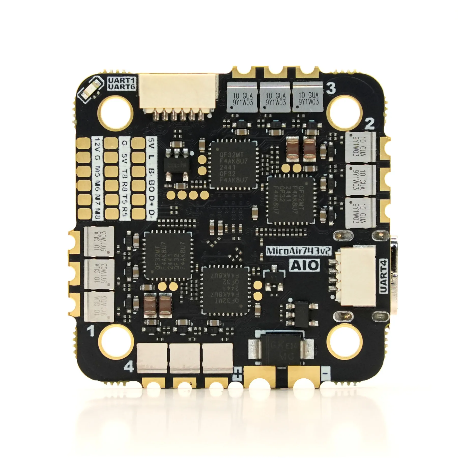 MicoAir H743V2 AIO 45A AM32 2-6S installé dans un drone FPV micro, câbles branchés