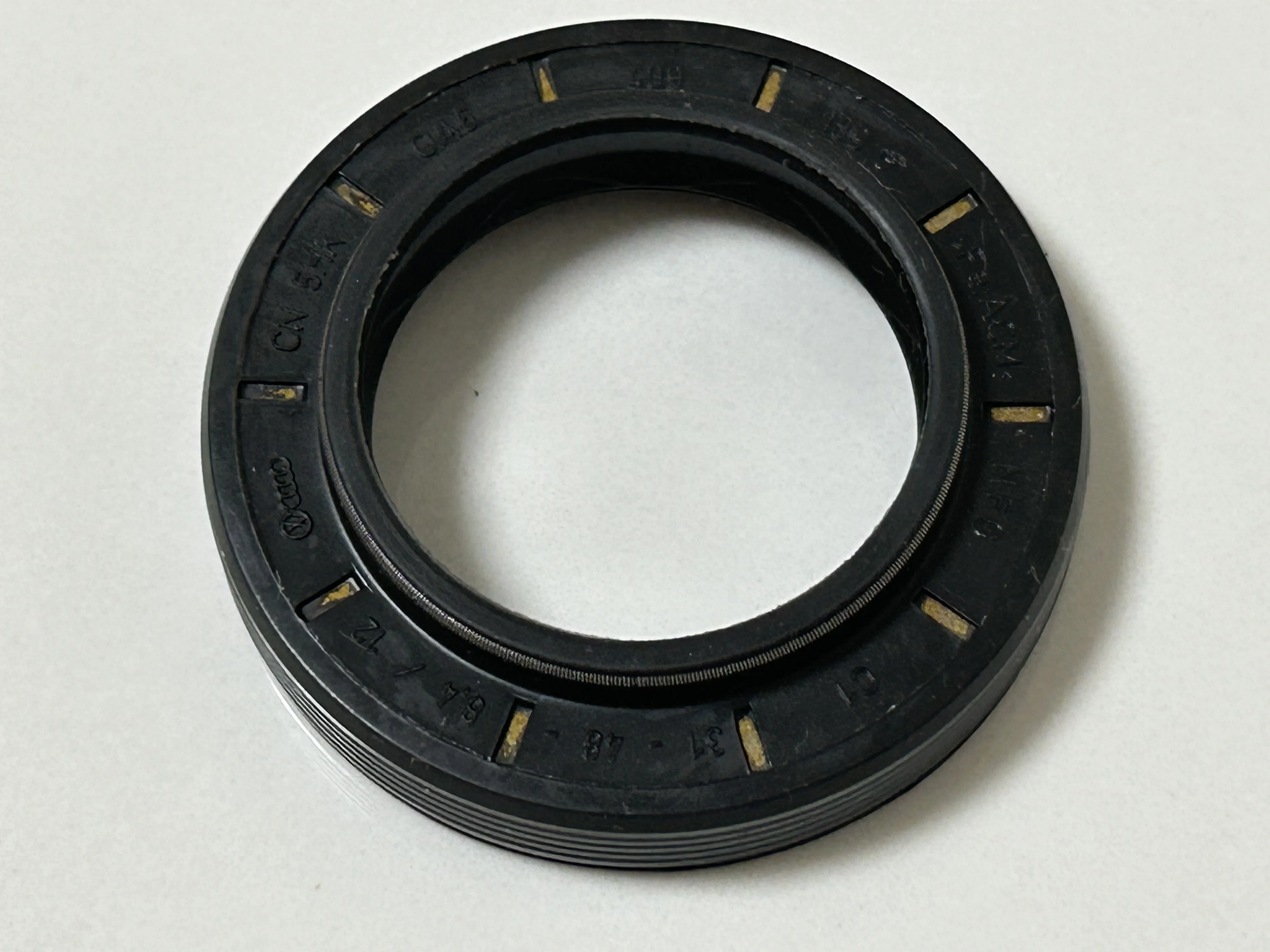 Distributor drive shaft oil seal 0A6409189C 0A6409189F 0A6409189 31*48*8.4MM For Audi Q3