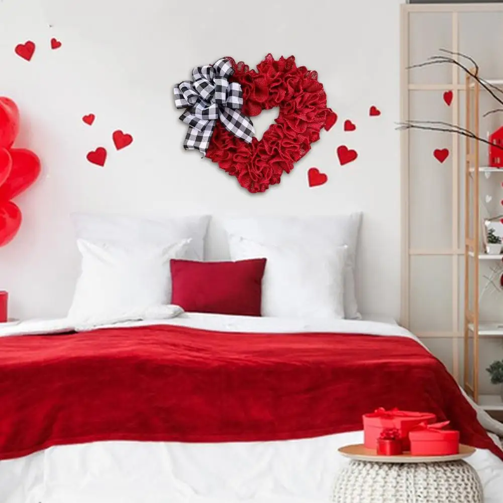 

Heart-themed Wall Hanging Wreath Valentine's Day Heart Shaped Wreath with Black White Bowknot Reusable Indoor/outdoor for Window