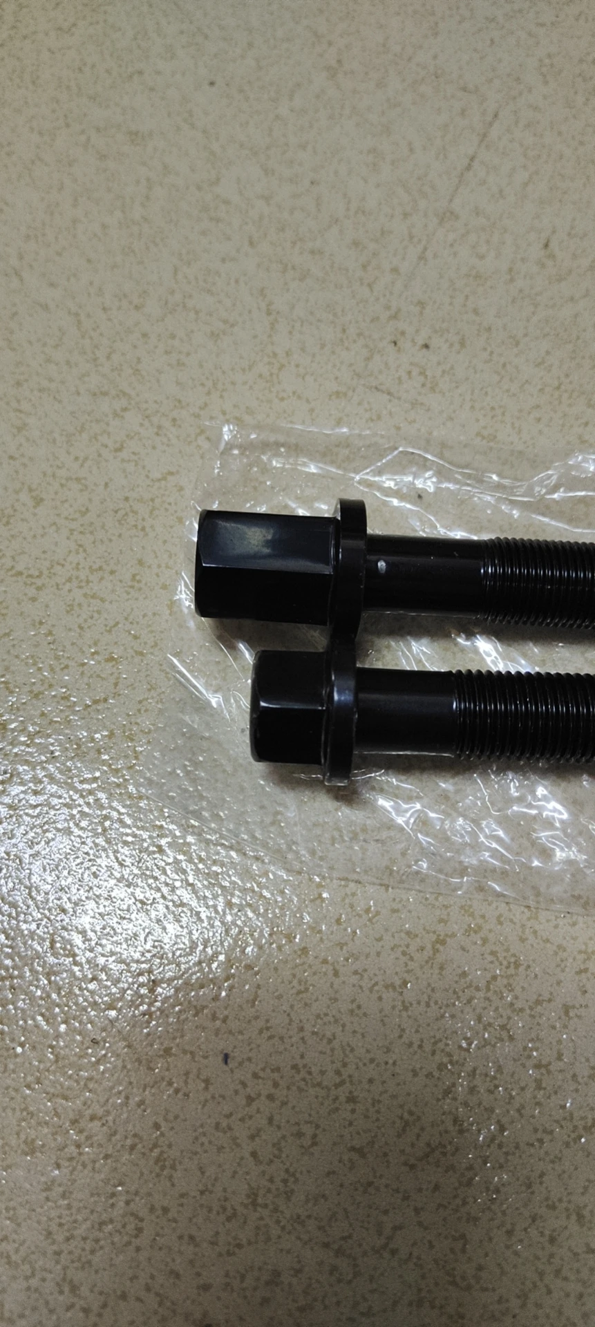サンダァボルト　ハブボルト　アウディ　メルセデスベンツなど 16/20個ホイールB12.9グレード鍛造ボルトねじ用ベンツアウディvw