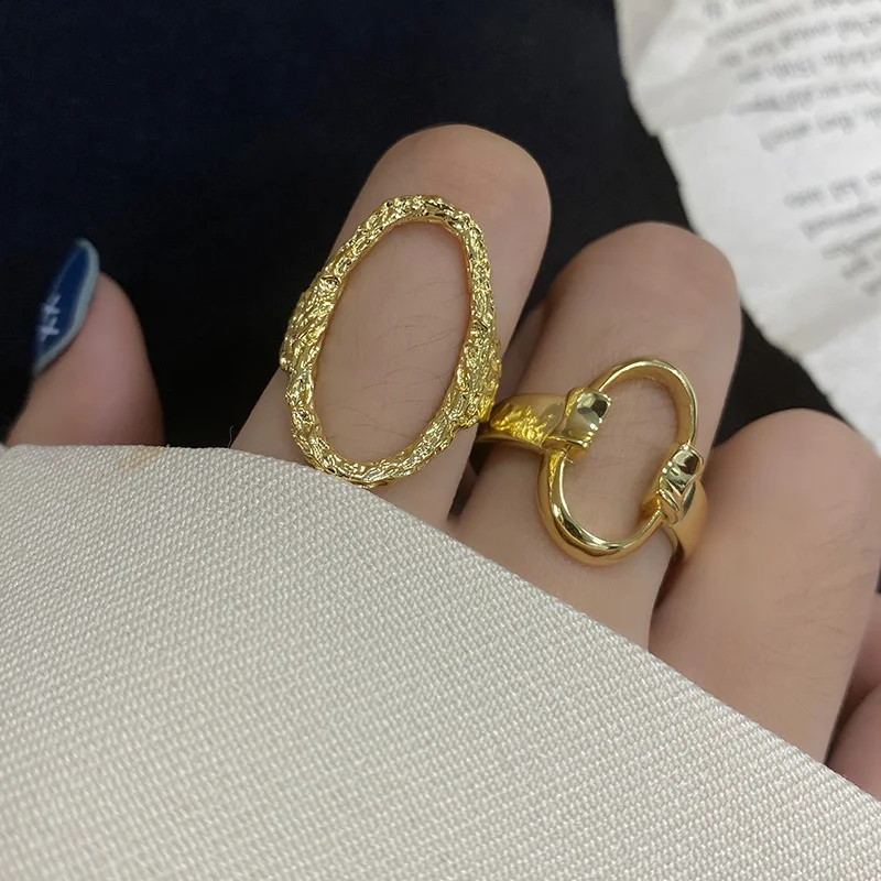 여성을위한 실버 컬러 약혼 반지 INS 패션 단순 중공 타원 기하학 파티 쥬얼리 Accessorize 소녀 선물