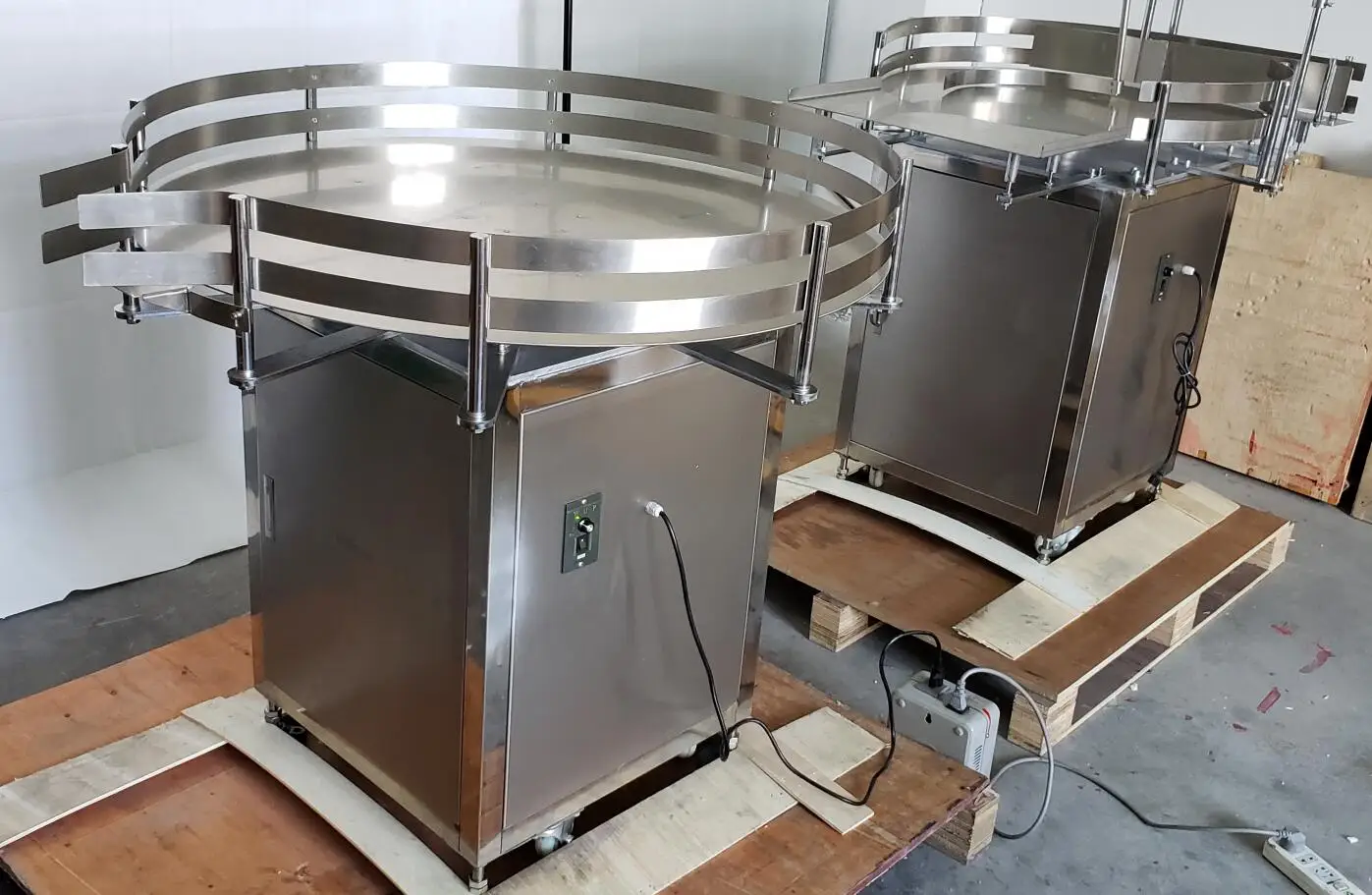 Automatic Round Rotating Plastic Glass Bottle Feeding Accumulation Collecting Machine Packaging Turn Table Send By Sea To Port 2