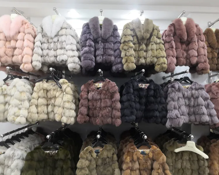 Women's Short Real Fox Fur Winter Jacket Thick Warm Natural Coat Fashion Outerwear for Cold Weather
