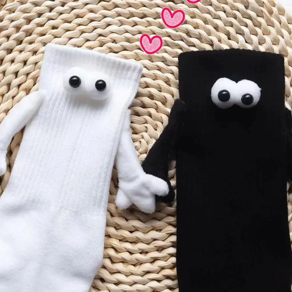 

Cartoon Magnetic Socks Novelty Magnetic Attraction Ankle Couples Socks Cotton Black/white Holding Hands Socks Girls