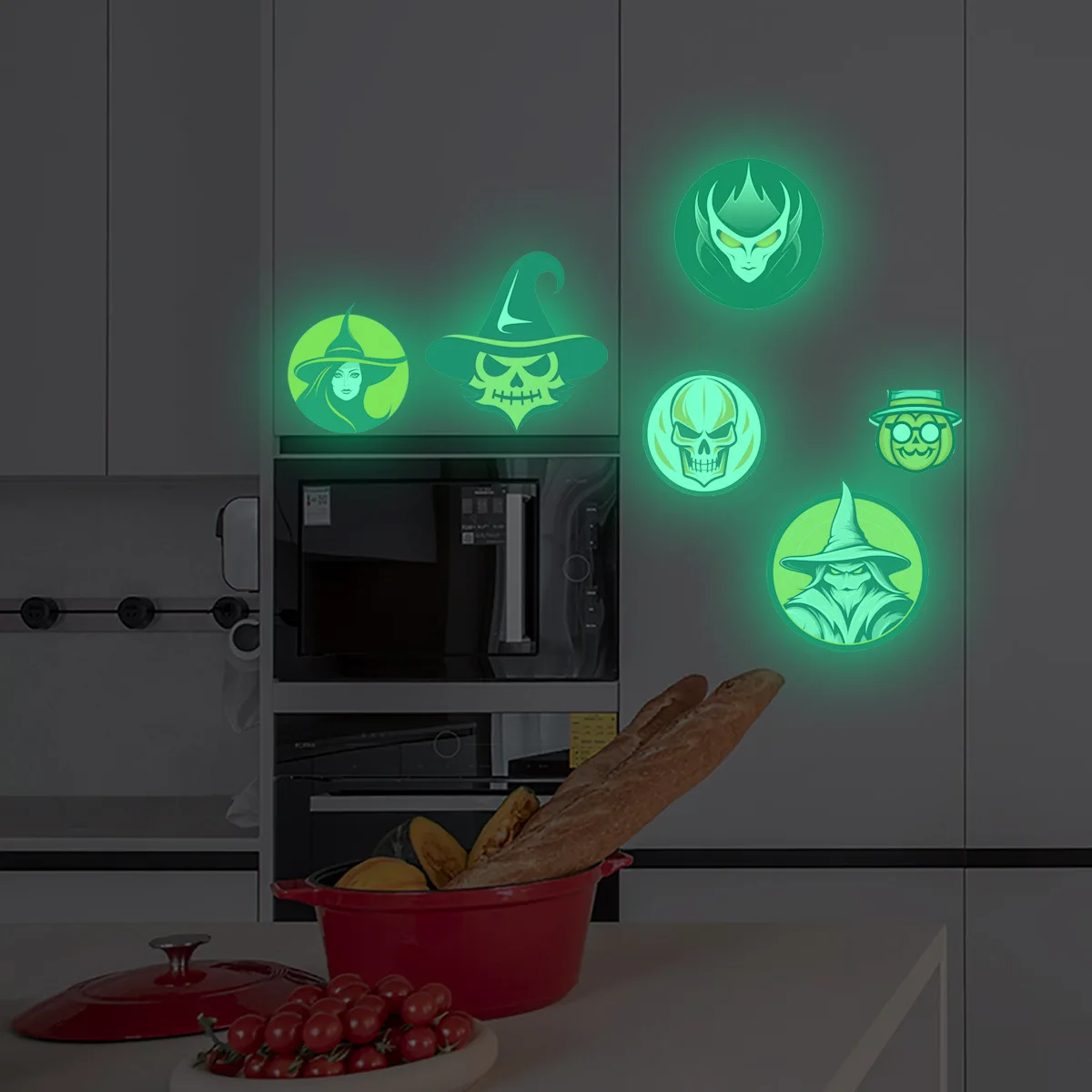 

Halloween Luminous Stickers Decorate Children's Rooms with Fluorescent Stickers and Creative Wall Stickers