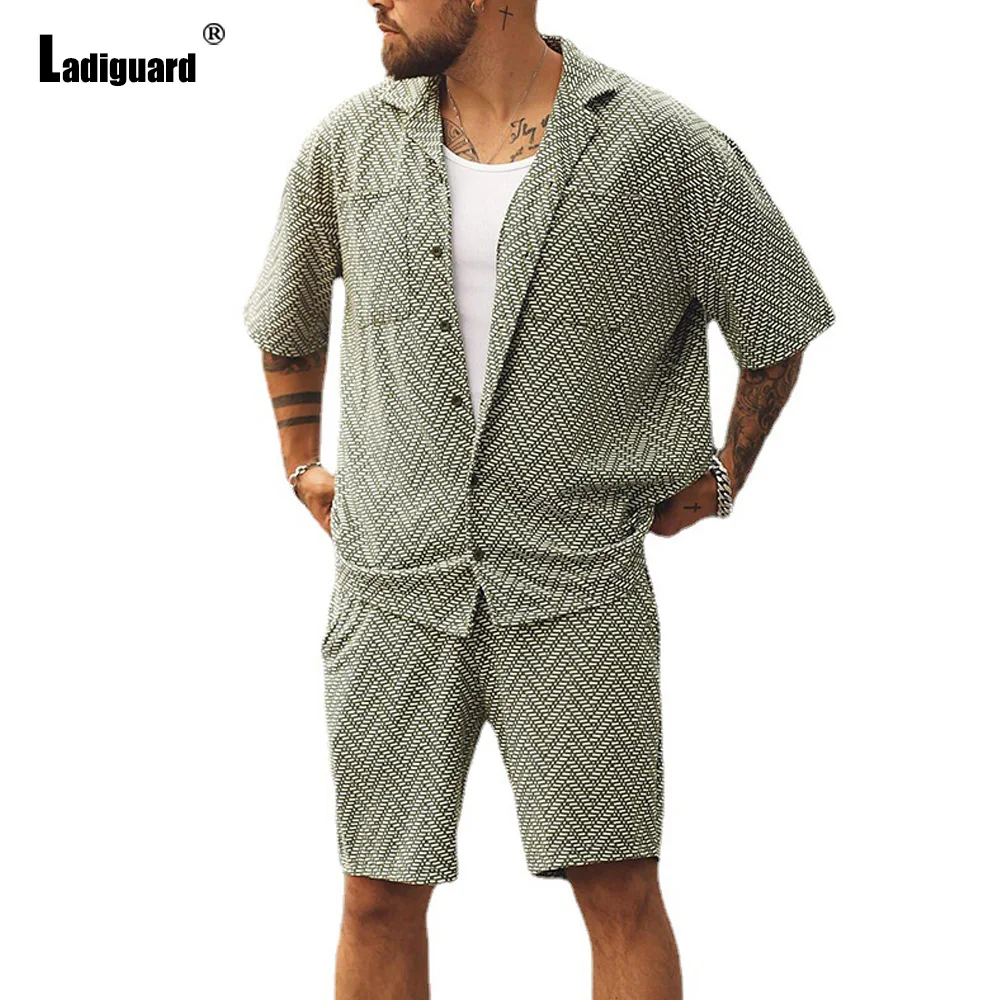 

Ladiguard Plus Size Mens Vintage 3D Print Two Piece Sets 2023 European Fashion Tops and Casual Shorts Suit Male Tracksuits Set
