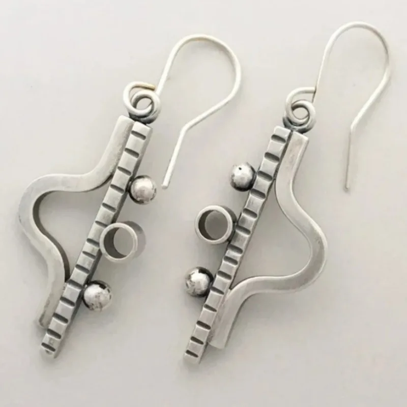 Vintage Silber Farbe Metall Carving Geometrie Muster Symmetrie Baumeln Ohrringe für Frauen Schmuck