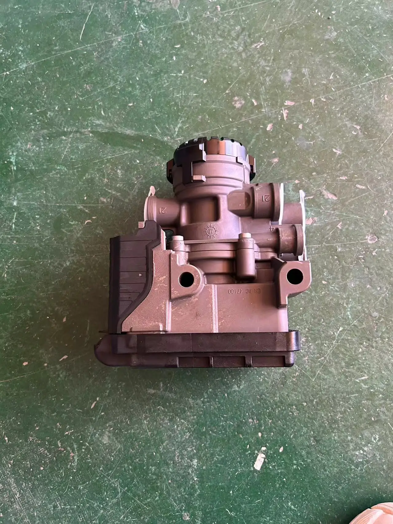 

K159362V01 Electronic parking brake V-OLVO S-CANIA DAF European truck Parts