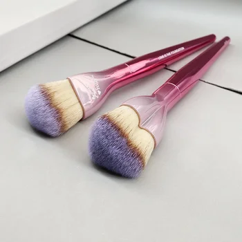 Love Beauty Fully Love is The Foundation Brush Strumento di bellezza per fondotinta in crema impeccabile a forma di cuore rosa