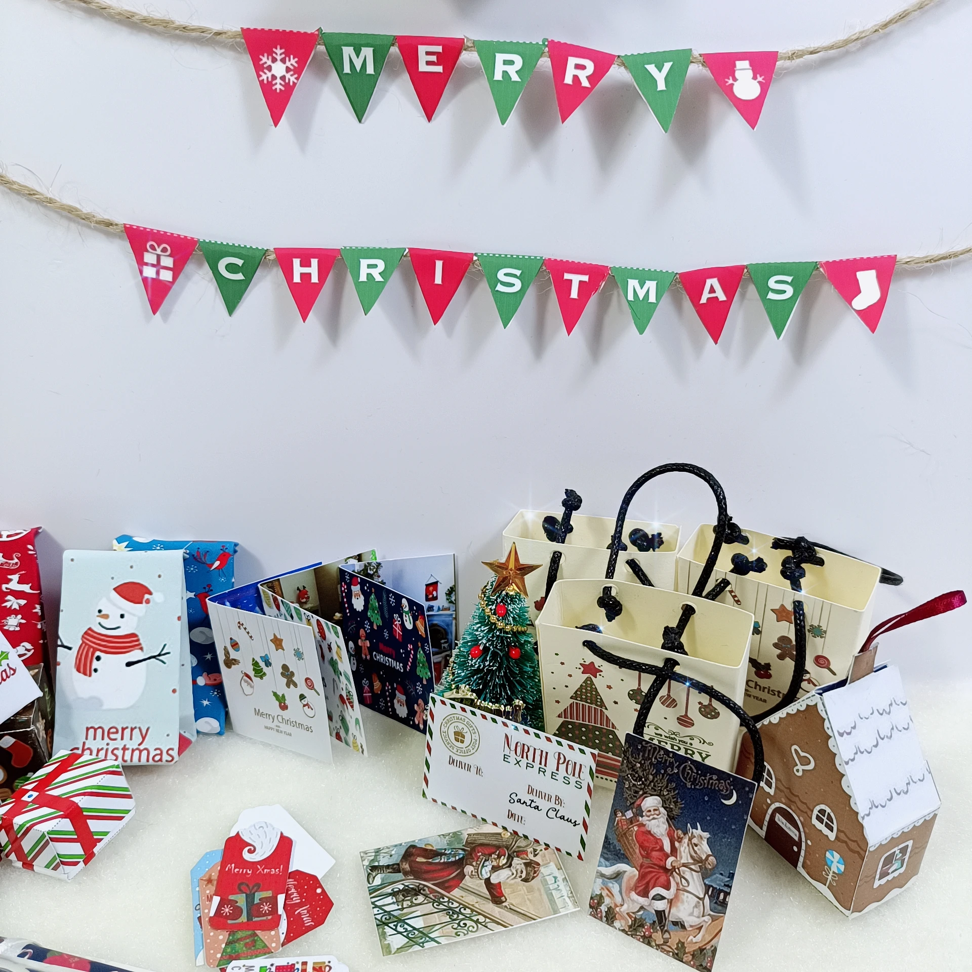 New 1/6 Christmas Gift （Scale Greeting cards, posters, postcards, bags, small gift boxes，banner）for  Dollhouse dolls Accessories 2
