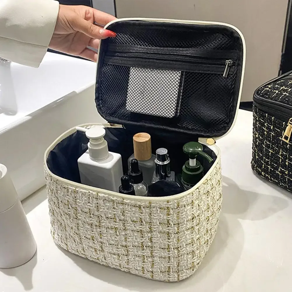 Korean Style Checkered Makeup Bag - INS Style Spacious Capacity, Portable Handheld Design for Beauty Cosmetics