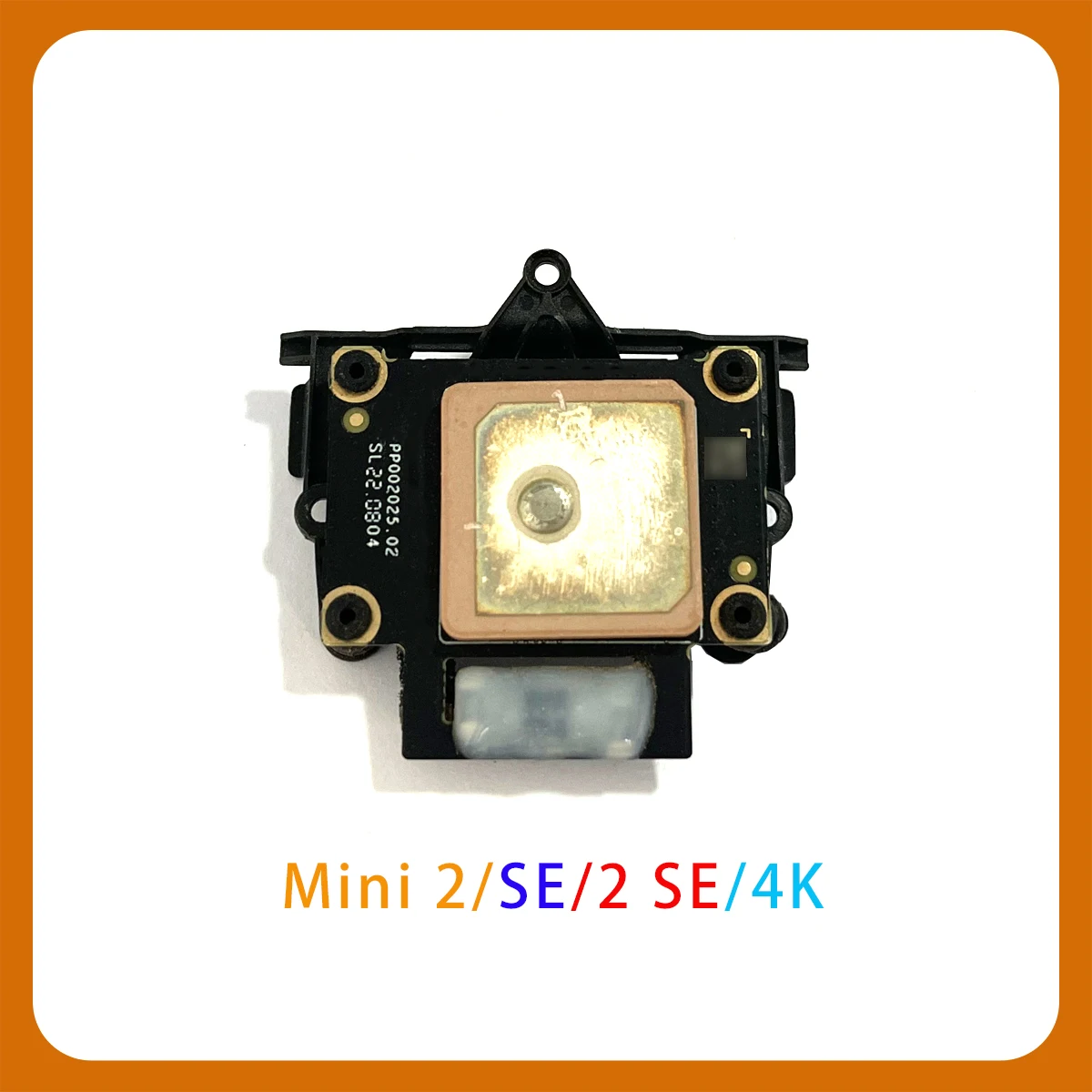 Lampe de poche tactique Mini 4 Pro GPS éclairant un chemin sombre, faisceau lumineux intense.