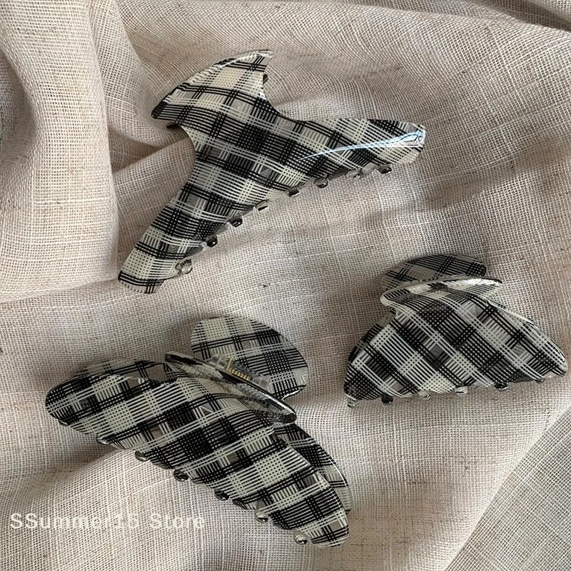 Elegant Plaid Acrylic Hair Claw Clip - Classic Retro Hair Accessory