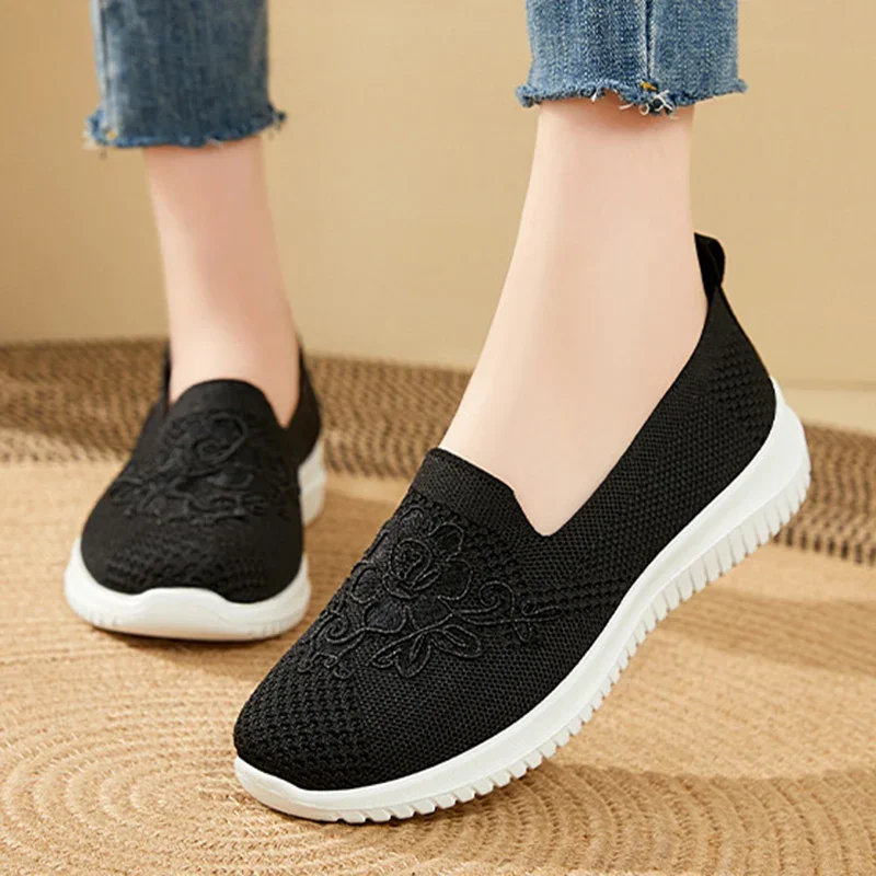 2025 New Floral Embroidered Flats Shoes Women Spring Summer Slip On Soft Sole Mother Shoes Woman Comfort Knitted Casual Shoes
