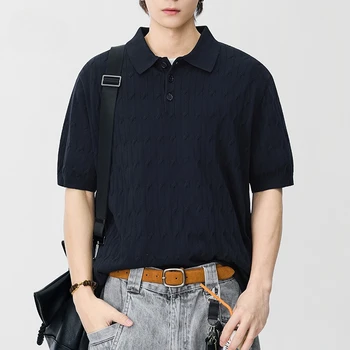 Polo a maniche corte da uomo in maglia stile Old Money con risvolto e dettagli intrecciati, nuova collezione Estate 2026