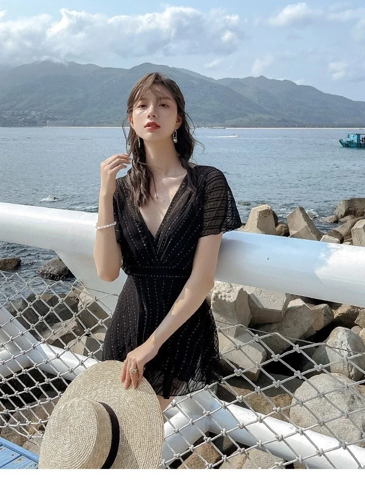 

Лидер продаж, весенний женский купальник с V-образным вырезом и коротким рукавом-лепестком, сплошной купальник 2023 года, скрывающий живот, консервативный купальник большого размера с черными кружевами