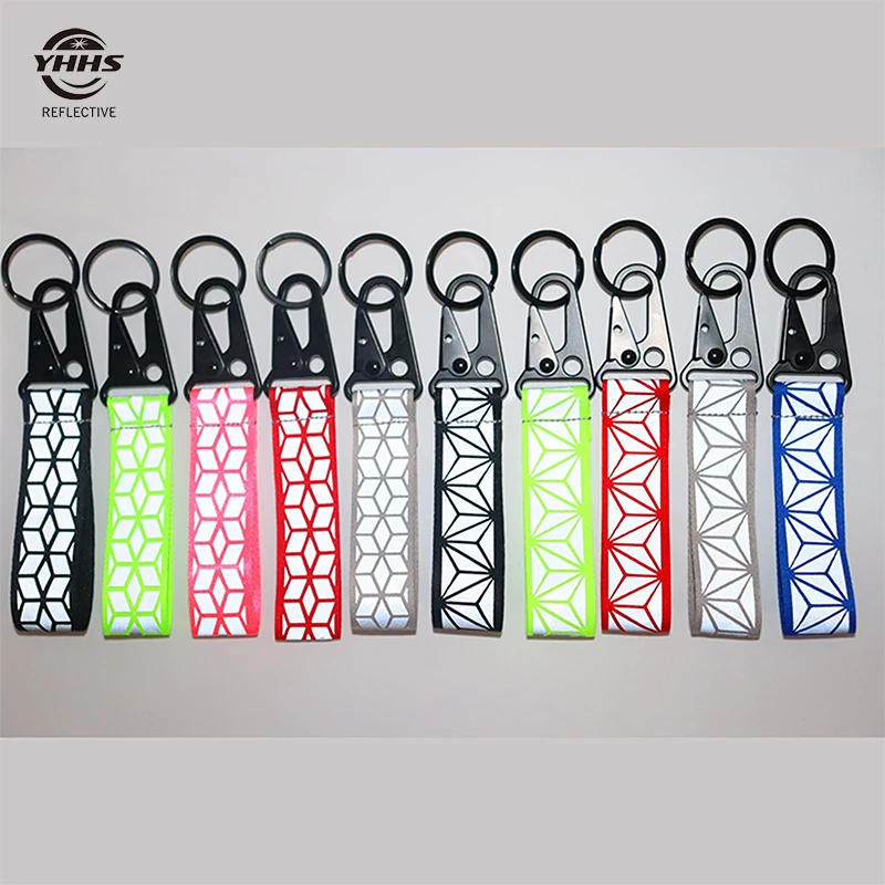 Reflective pendant 10cm Reflective Keychains High Visibility Reflector Pendant Traffic Safety Marker Night Cycling Bag Accessories Car Keyrings