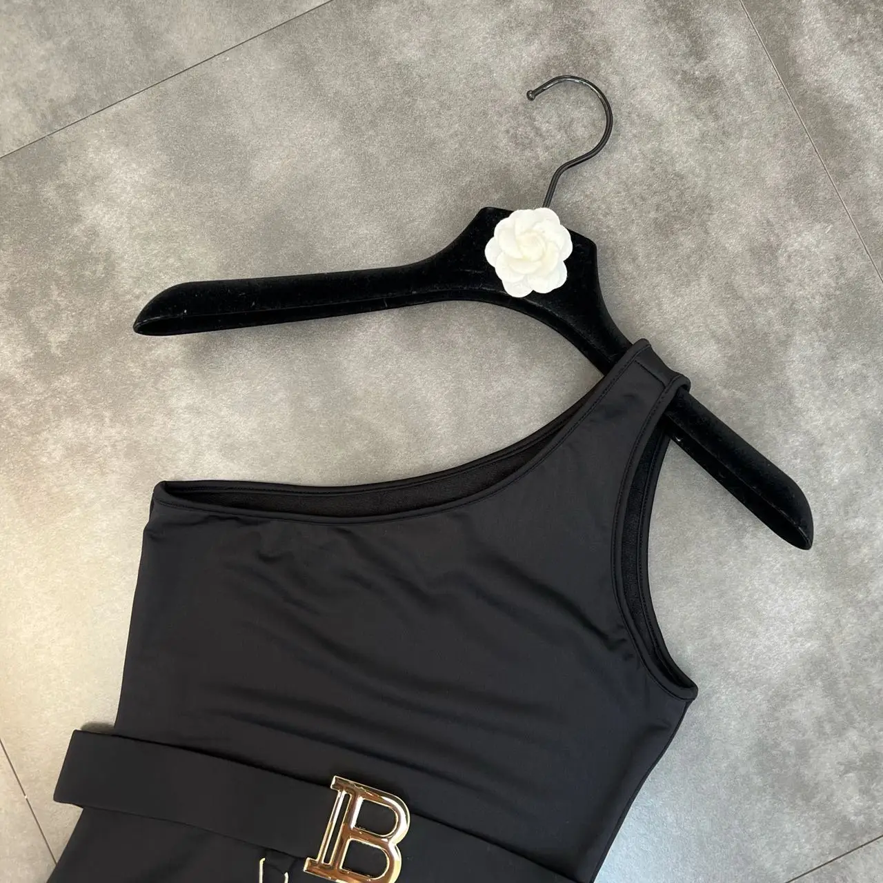 Fashionable Bodysuits 2023 Summer New One-Shoulder Waist Chain Letter Belt Sexy Hot Girl Style One-Piece Vest for Women Jumpsuit