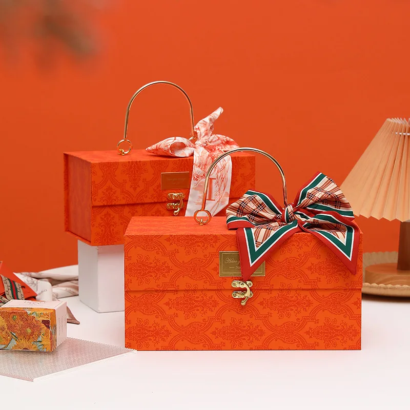 New Wedding Gift with Hand Gift Box Bridesmaids Birthday Gift Box Wedding Candy Box Holiday Gift Box