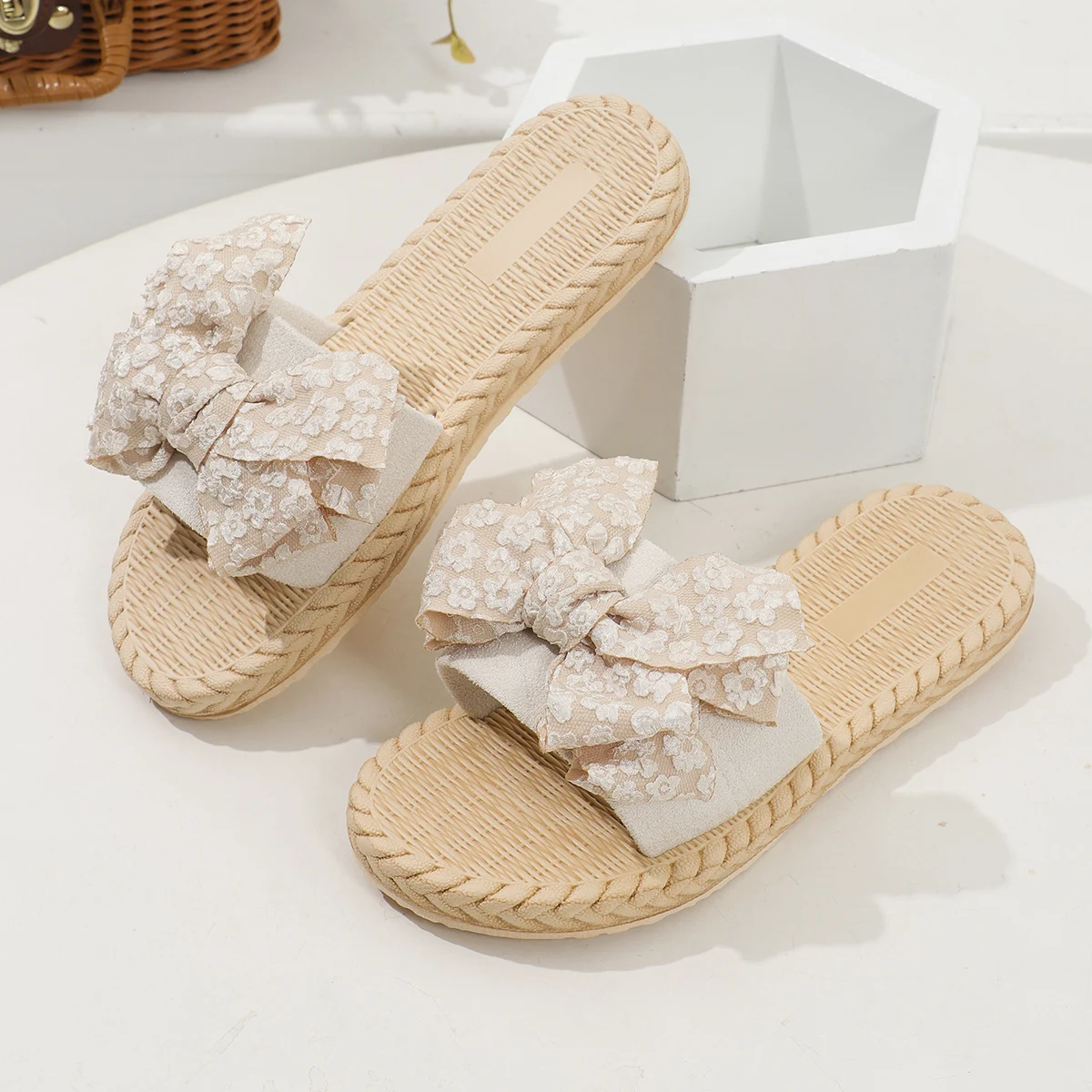 Women's fashion trend lace bow anti slip, wear-resistant, comfortable soft sole flat heel slippers — view 5