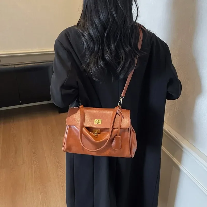 시크하고 고급스러운 여성용 캐주얼 기저귀 가방, 우아한 크로스바디 핸드백, 디자이너 명품 가죽 레트로 숄더 토트백, 대용량