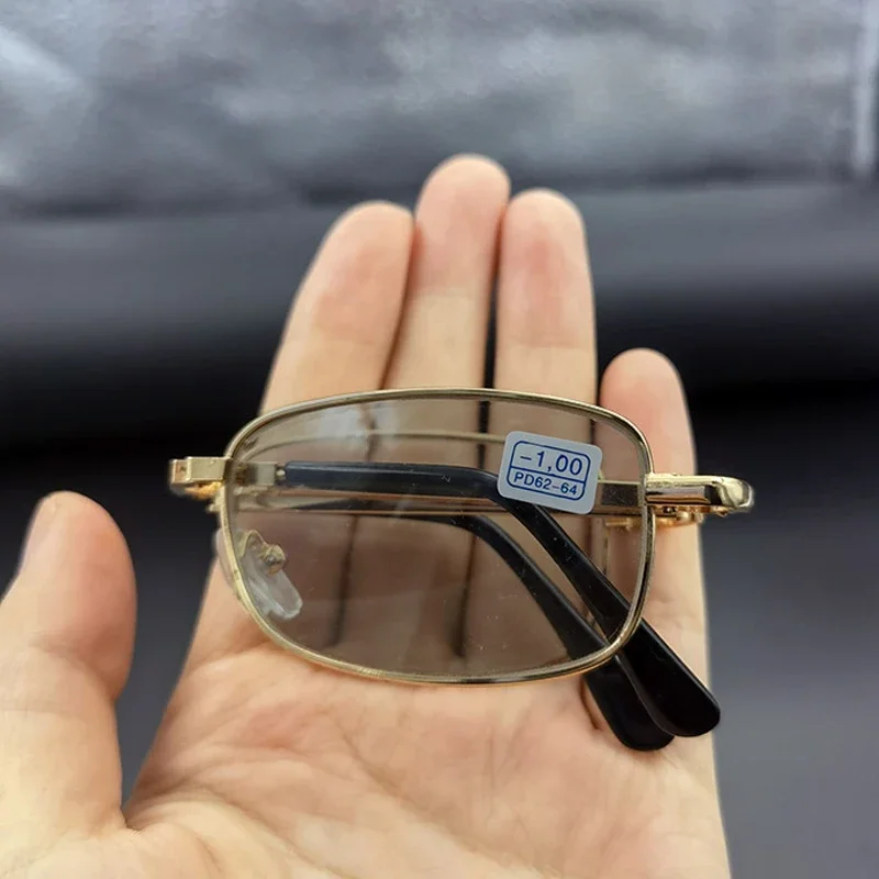 New Foldable Photochromic Myopia Glasses for Business Men Unisex Portable Color Changing Finished Near Sight Sun Glasses To -4.0 3