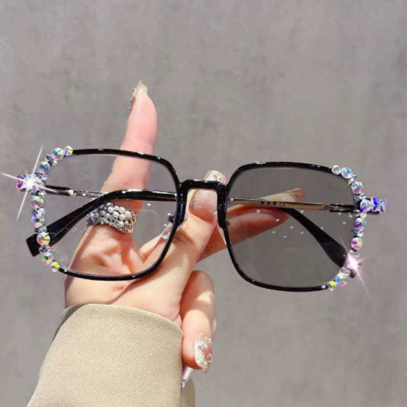Elegant Photochromic Glasses with Color-Changing Lenses for a Sophisticated Style