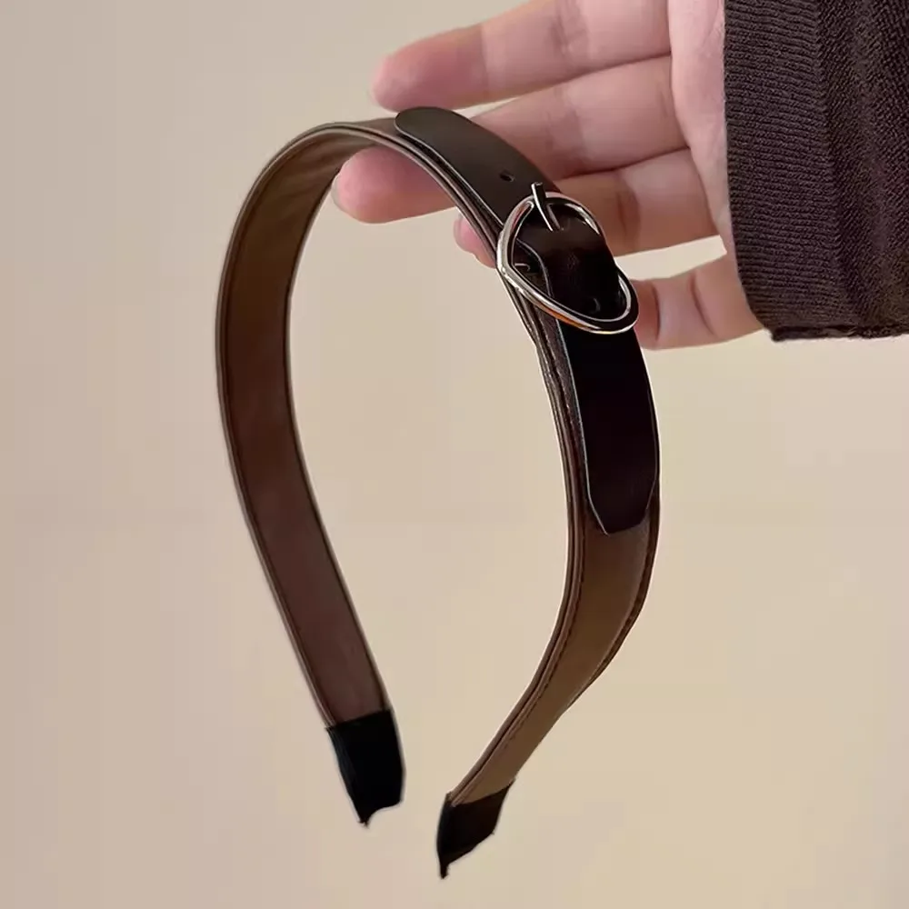 Mode Kaffee Braun Leder Schnalle Haarband Haar Zubehör Kopf Band für Frauen Frühling Herbst Warme PU Leder Herz Stirnbänder – Detail 9