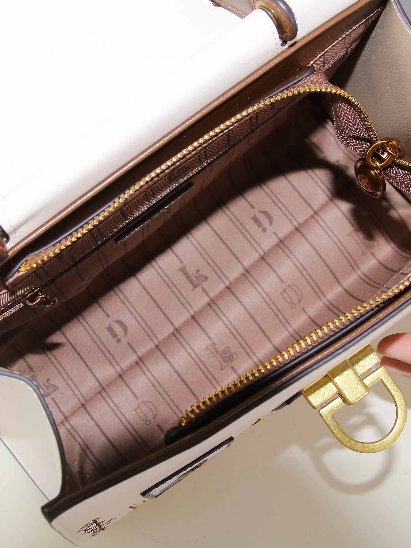 حقيبة يد نسائية مطرزة يدويًا، بتصميم أصلي فريد، مس...