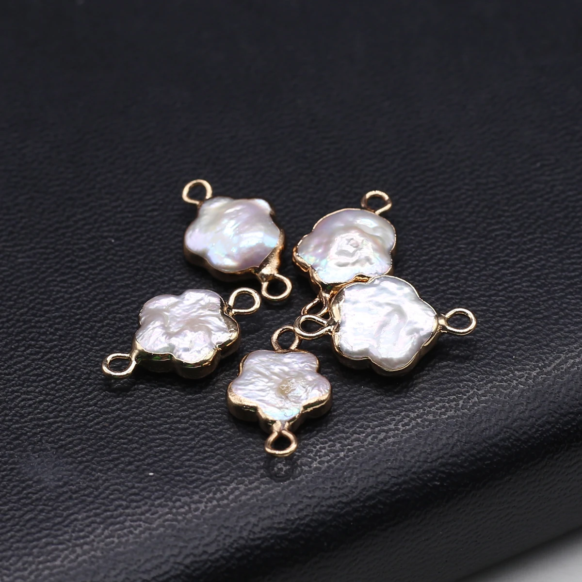 

2pcs Natural Baroque Pearl Pendants Gold Plated Flower Shape Pearl for Fashion Jewelry Making DIY Necklace Earring Crafts