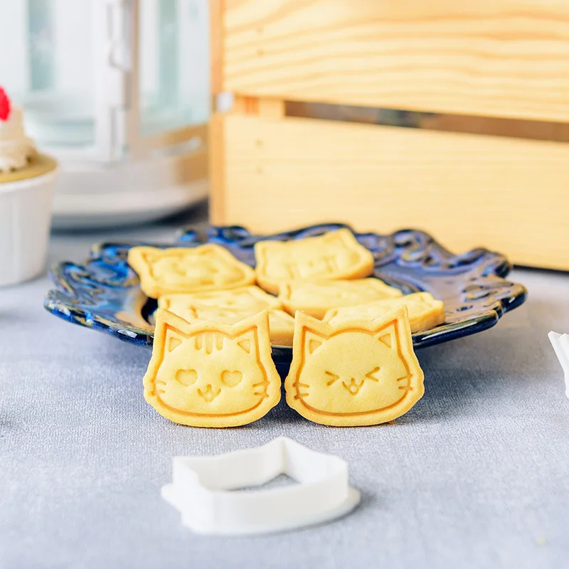 Cookie Cutter Mini Cartoon Cat Biscuit Mold Cute Children DIY 3D Pressing Cat Cookie Cutter Household Baking Tools Fondant Pastry Sugar Crafts