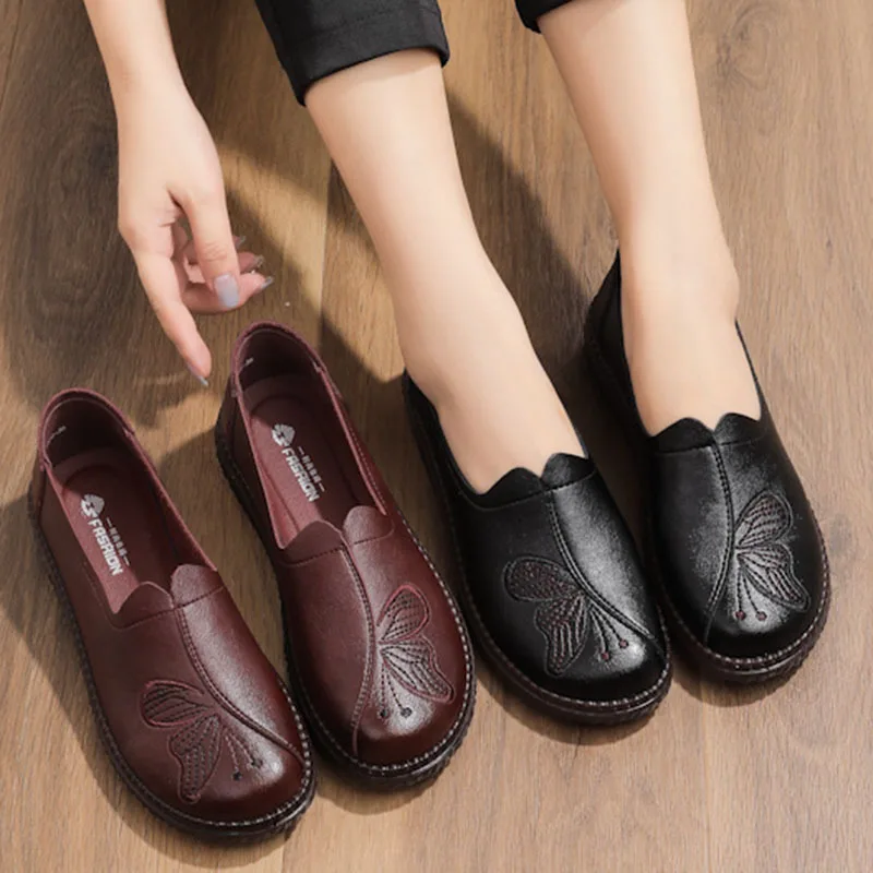 Spring Autumn New Genuine Leather Breathable Women Flat Shoes Woman Soft Casual Slip On Shoes Mother Walking Shoes Plus Size
