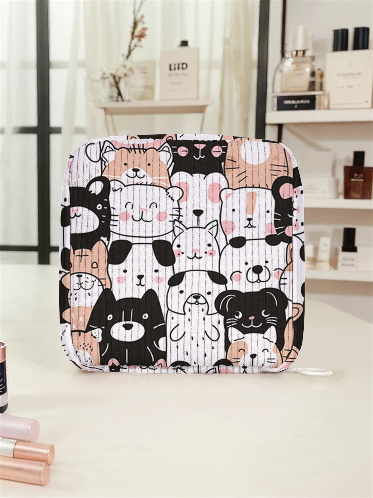 Cartoon dog pattern printed sanitary napkin storage bag, women's lightweight tissue bag, sanitary tissue bag