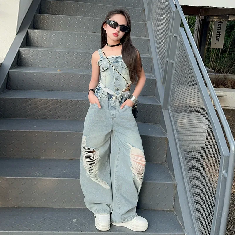 Sleeveless Denim Outfit 2