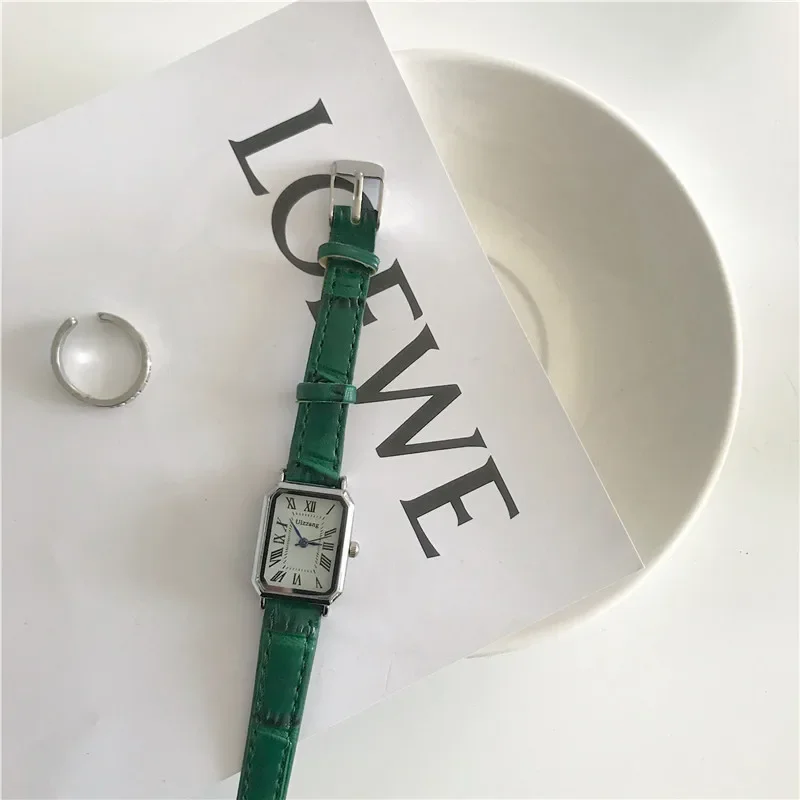 2024 Retro Watches Classic Casual Quartz Dial Leather Strap Band Rectangle Clock Fashionable Wrist Watches for Women