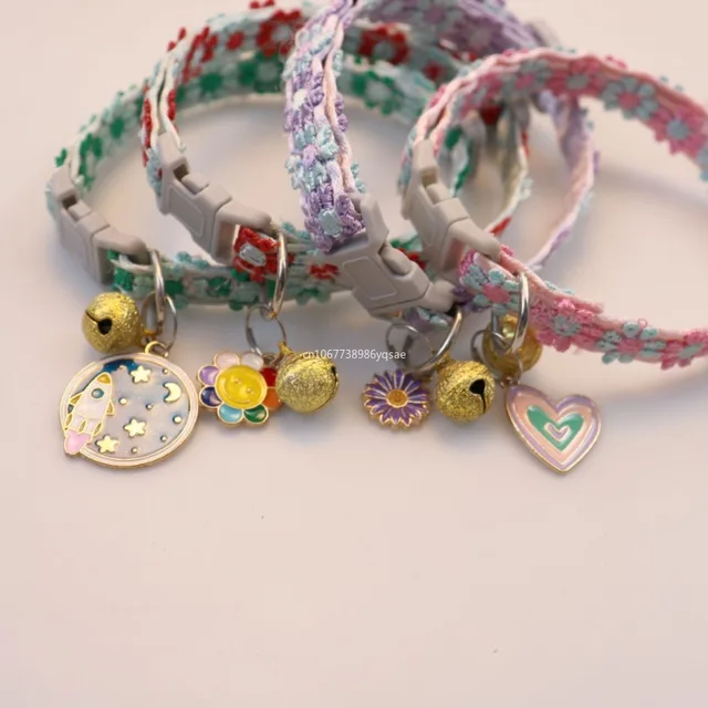 Adjustable Cat Collar Cute Lace Flower Decoration Pet Collar with Bell and Alloy Pendant for Cats and Puppies Kitten Accessories