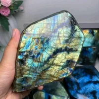 Labradorite naturelle de haute qualité à reflets arc-en-ciel, de forme libre, une sculpture saisissante, cristal de pierre précieuse à énergie bleue 4