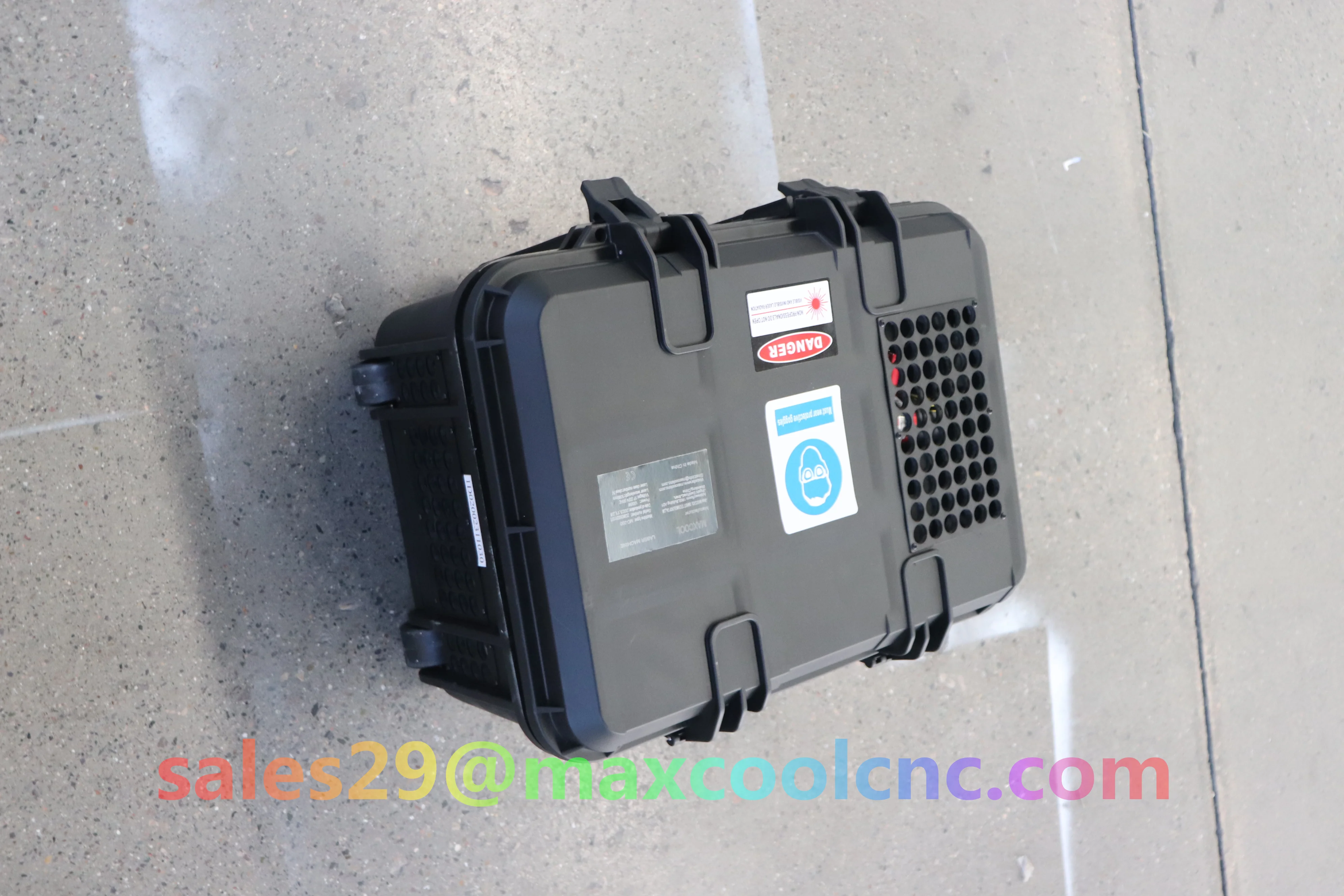 Wireless Control MAXCOOL Portable Rod Box Removal Layer Air Cooling Pulse Laser Rust Remover CNC Oil Stains Cleaning Machine 6