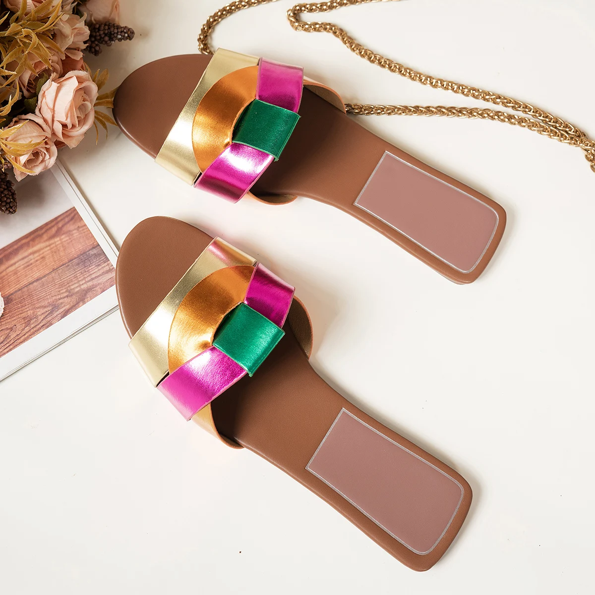 شباشب مسطحة جديدة منسوجة مريحة كاجوال من الأسفل صنادل نسائية صيفية فاخرة