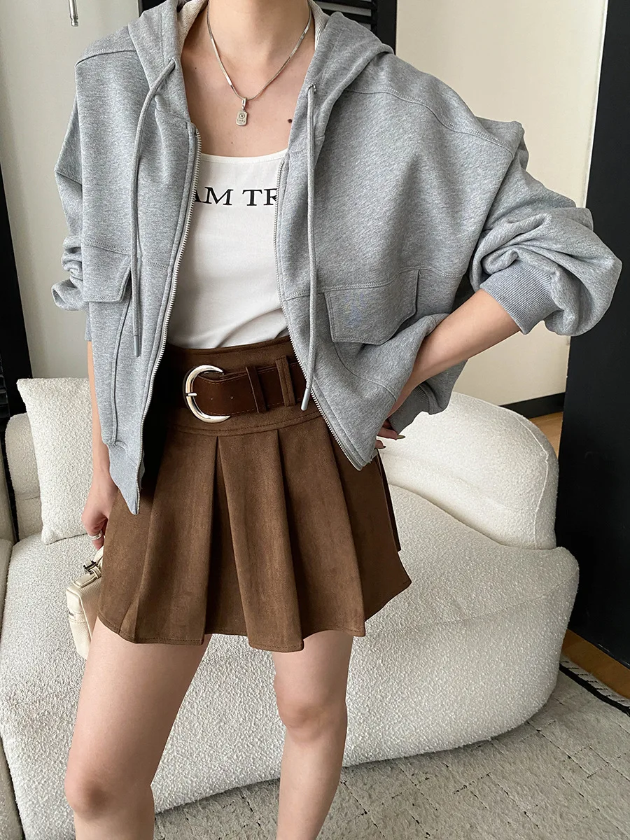 Frühlings-Damen-Sweatshirt im sportlichen Stil, einfarbig, locker geschnitten, mit Kapuze. – Detail 18