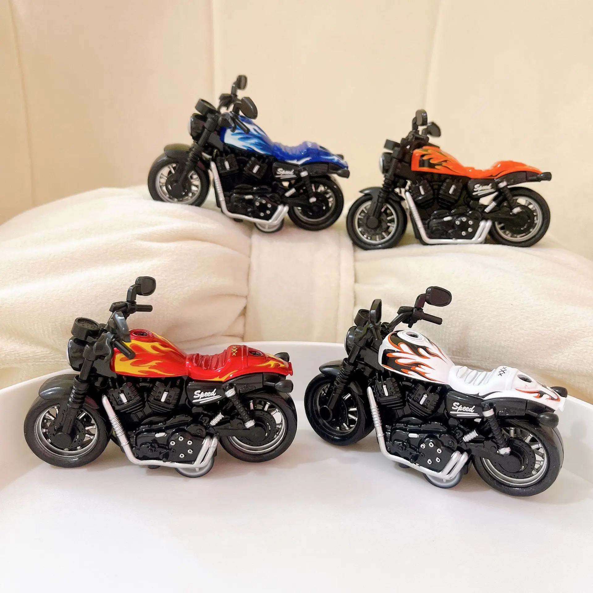 Creative mini Harley motorcycle pull-back key chain Fashion personality bag Fashion cool toy model pendant wholesale