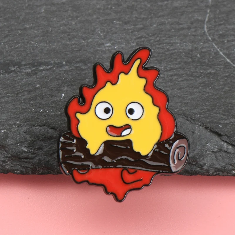Cartoon Kreative Nette Feuer Flamme Brosche Zubehör Einzigartige Kleine Feuerwehrmann Holz Log Form Abzeichen Unisex Pin Zubehör
